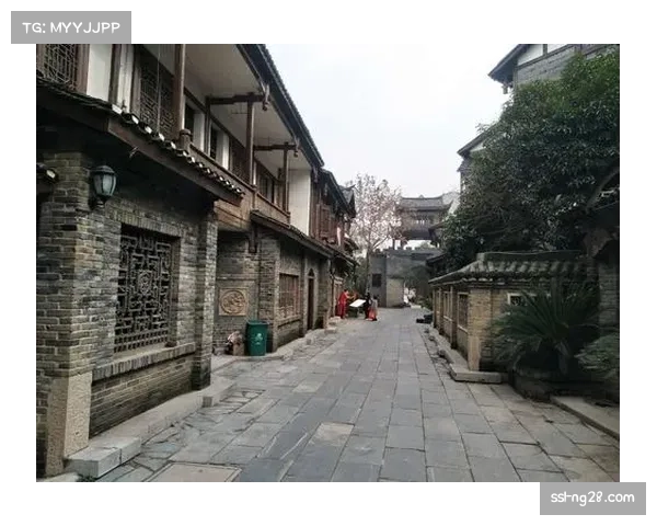 前足球明星马克莱莱转型评委，参与环球小姐赛事评选工作