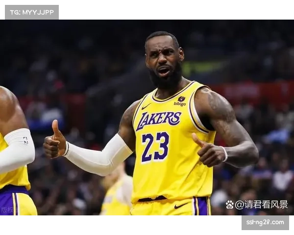 詹姆斯41岁创历史最年长三双纪录 科学保养与战术适配延续传奇生涯 詹姆斯41岁创历史最年长三双纪录 科学保养与战术适配延续传奇生涯